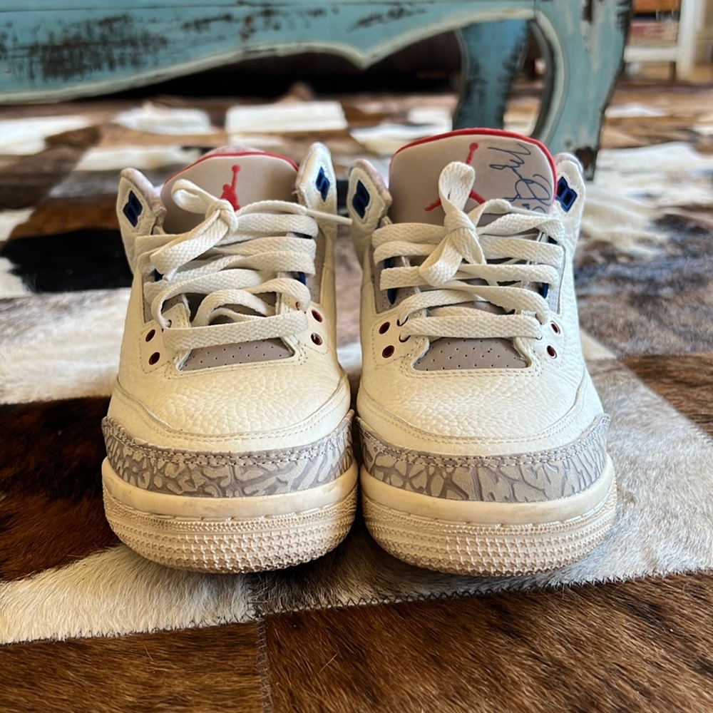 Hardly used// creased white Air Jordan youth